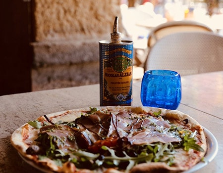 Le Café des Arcades partner of Les Armoiries de Valbonne Hotel